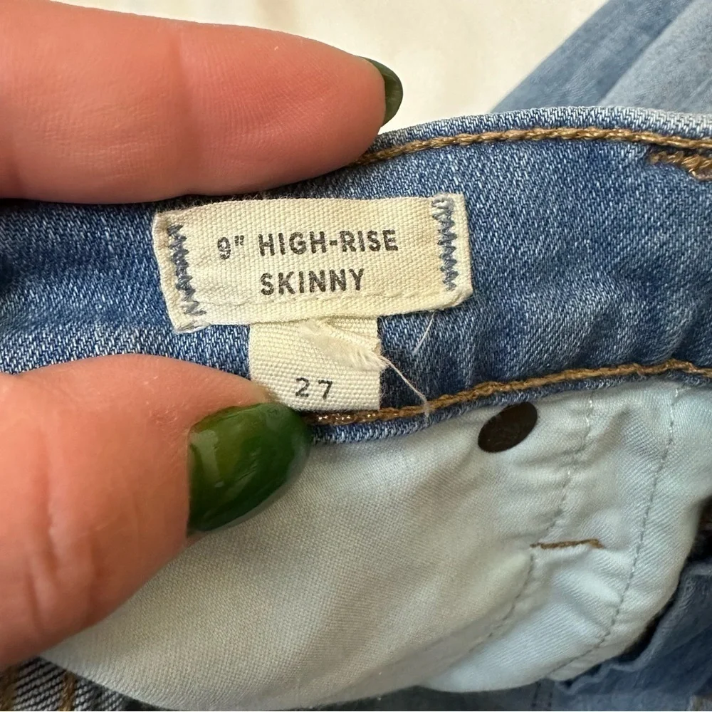 Madewell 9” High-Rise Skinny Ontario Wash- Distressed Hem Size 27 - Picture 4 of 5